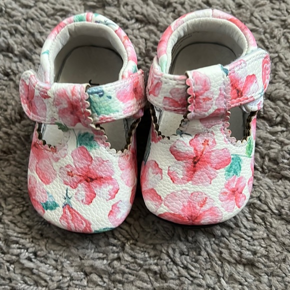 Baby shoes - Picture 1 of 5